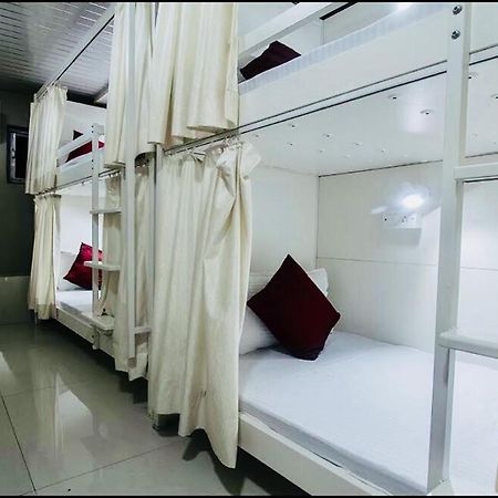 Qubestay Airport Capsule Hotel&Hostel Mumbai Exterior foto