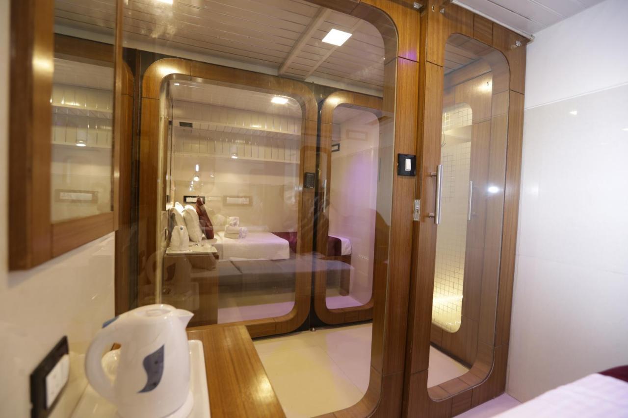 Qubestay Airport Capsule Hotel&Hostel Mumbai Exterior foto