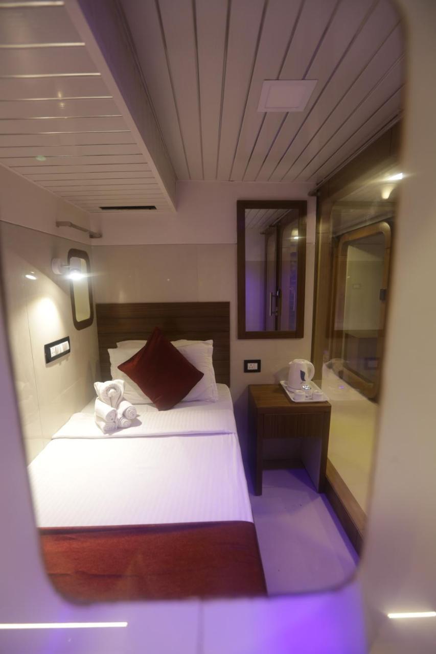 Qubestay Airport Capsule Hotel&Hostel Mumbai Exterior foto