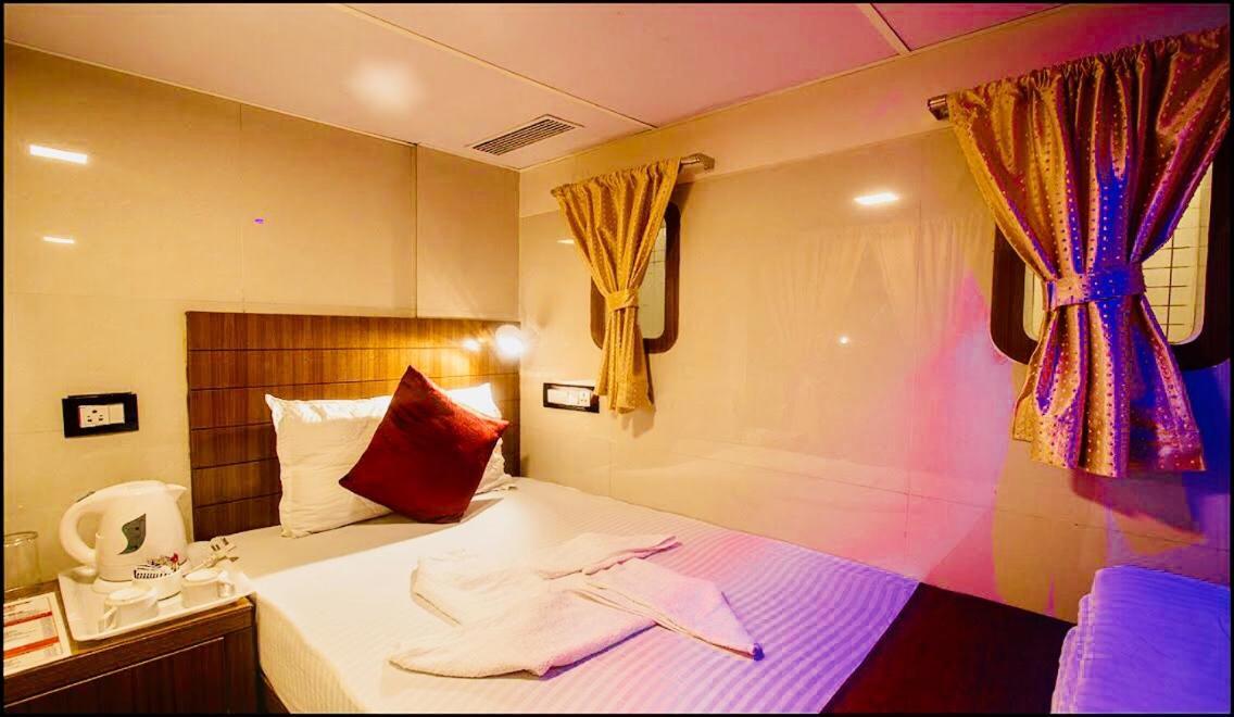 Qubestay Airport Capsule Hotel&Hostel Mumbai Exterior foto