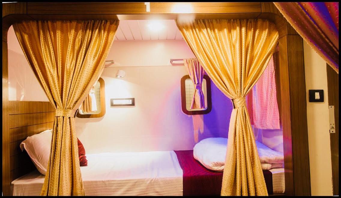 Qubestay Airport Capsule Hotel&Hostel Mumbai Exterior foto