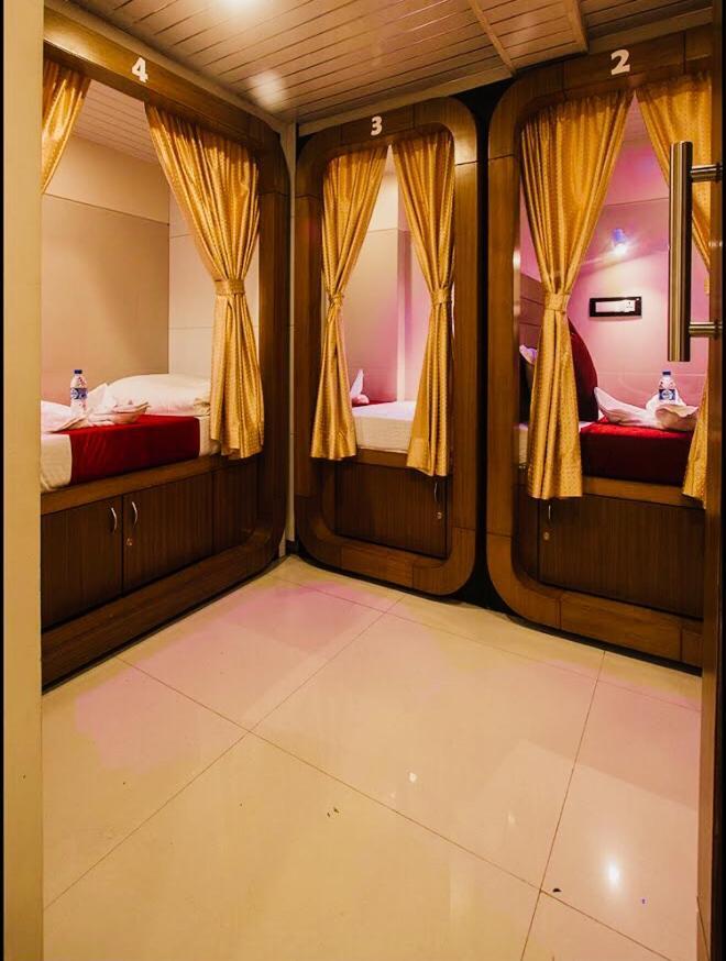 Qubestay Airport Capsule Hotel&Hostel Mumbai Exterior foto