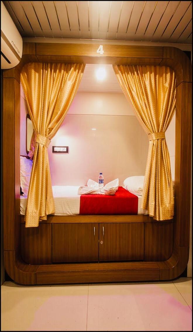 Qubestay Airport Capsule Hotel&Hostel Mumbai Exterior foto